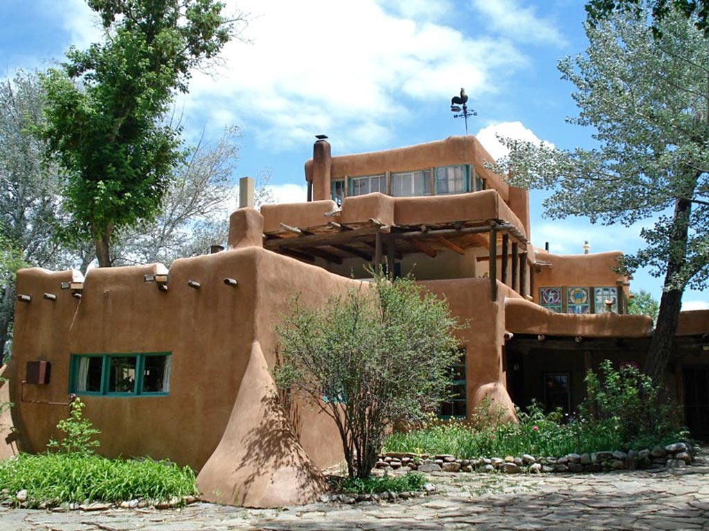 What lies in Taos, New Mexico